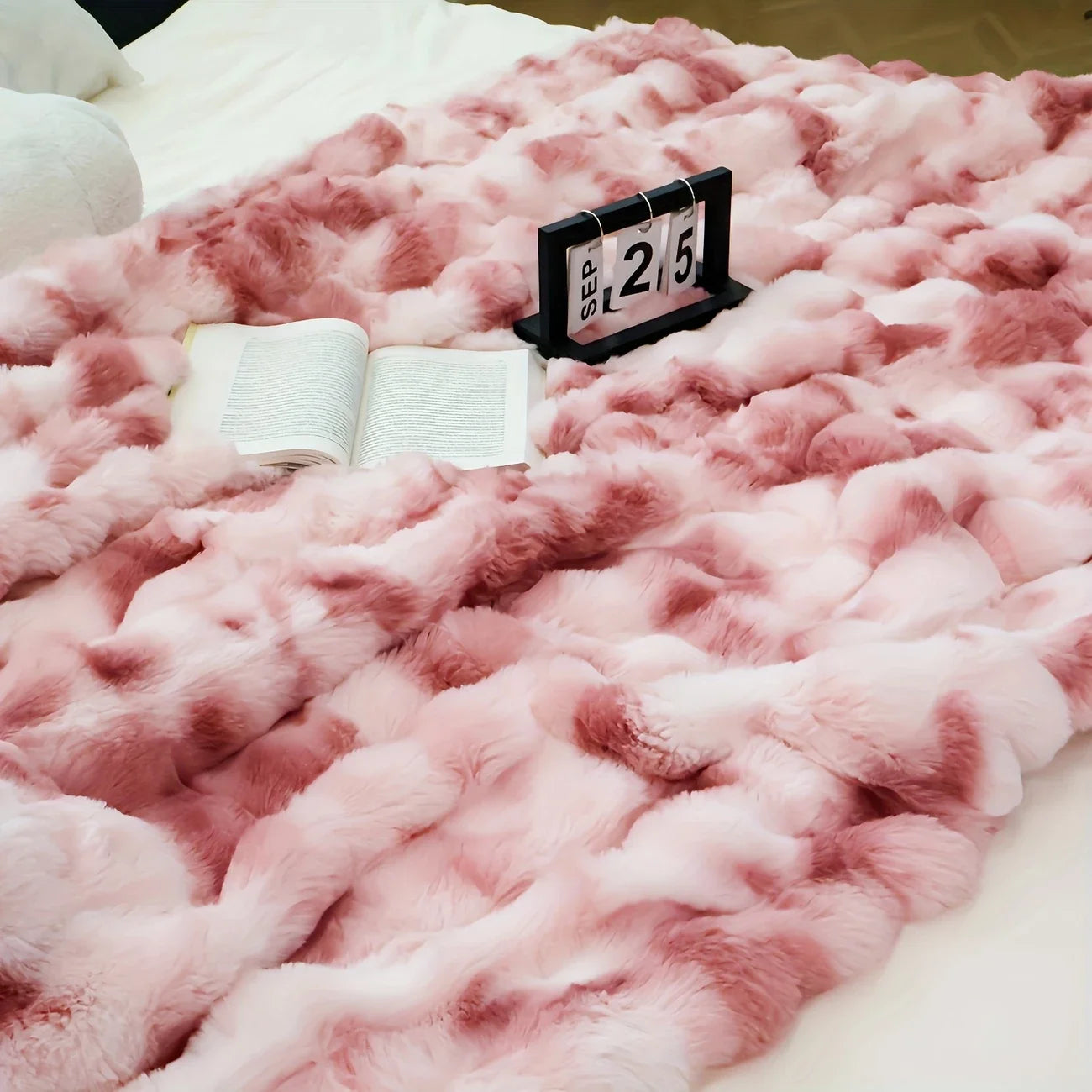 Ultra-Soft Faux Rabbit Fur Blanket